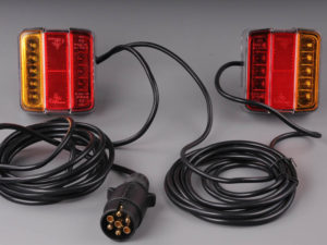 Magnetsko LED svjetlo na prikolici iza quad bike