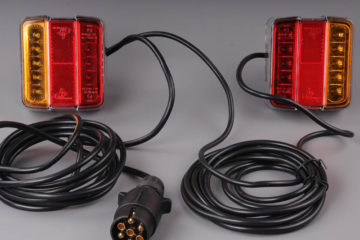 Magnetsko LED svjetlo na prikolici iza quad bike