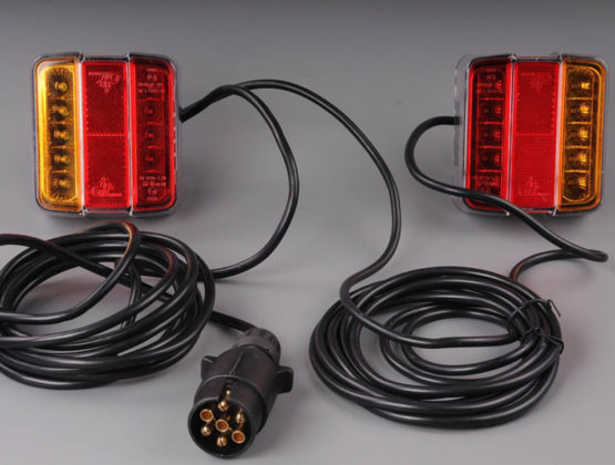 Magnetsko LED svjetlo na prikolici iza quad bike